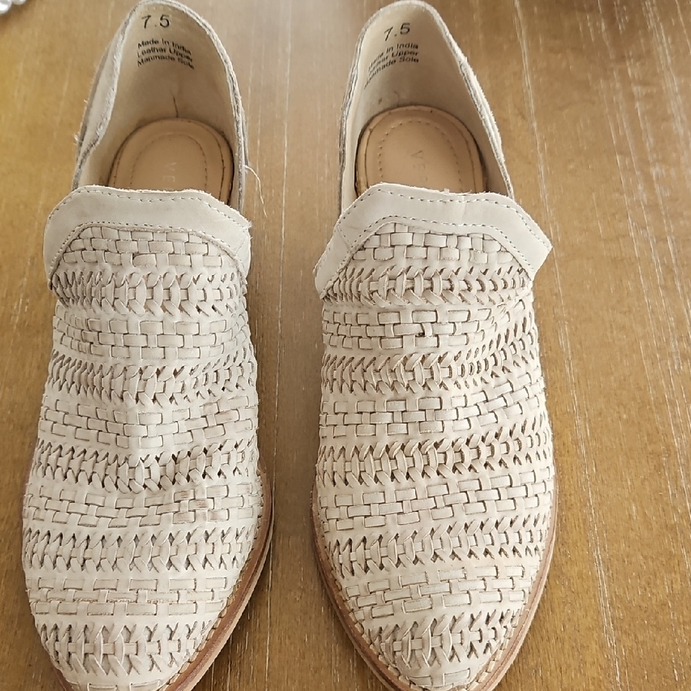 VERY VOLATILE  LOS ANGELES WOVEN LEATHER BOOTIE